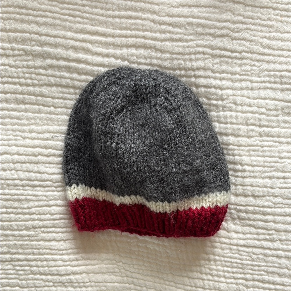 Cozy Kids' Knit Beanie - Gray and Red